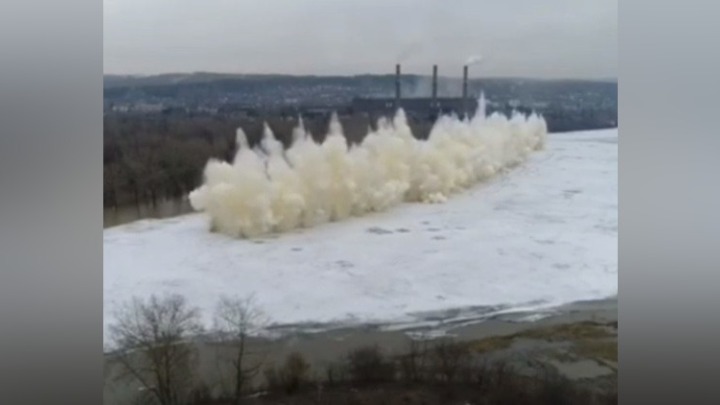 Разрушения появились в кузбасском городе после взрыва льда на реке