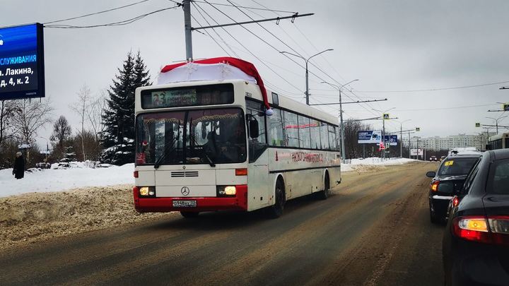 Автобус в колпаке и троллейбус в снежинках: на улицы Владимира вышел праздничный транспорт
