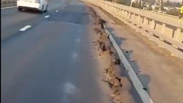 Губернатору Самарской области: в Тольятти на новом мосту на трассе М-5 асфальт уже пошел волнами