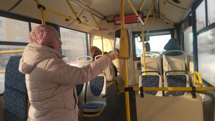 Кемеровчане пожаловались на задержку оповещения об оплате проезда в городском транспорте