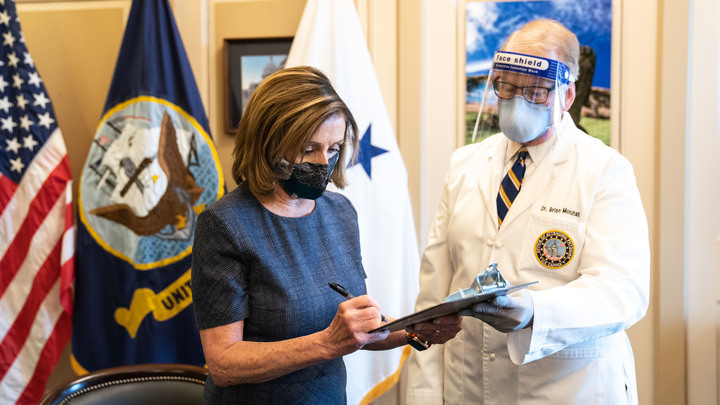 Самый серьёзный кризис в истории? COVID-19 готовит США смерть и отчаяние