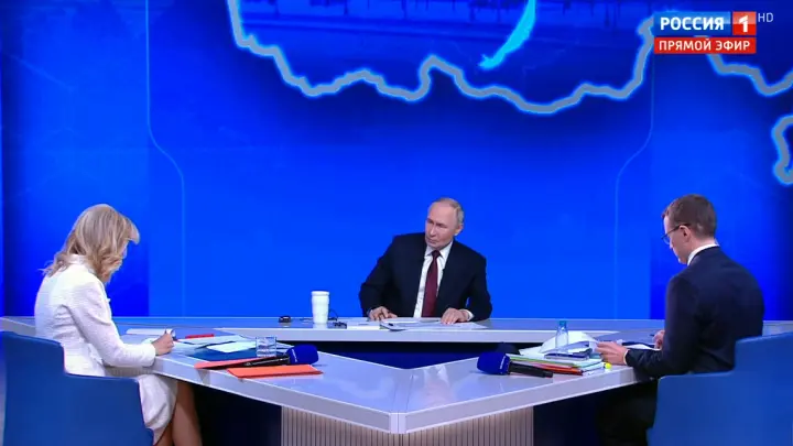 Путин: Центробанк находится под постоянным давлением, но справляется