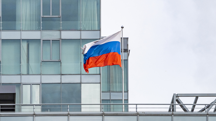 Мужчина проведёт 15 лет в тюрьме из-за флага России на здании дома в Одессе