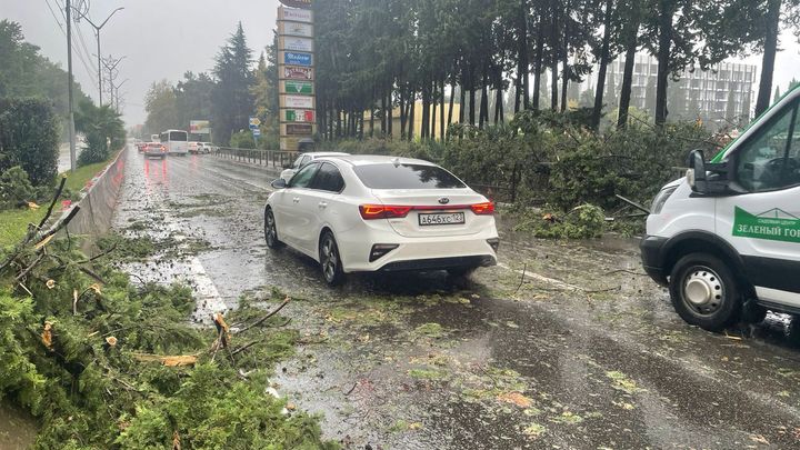 МЧС предупреждает: В выходные Кубань ждут ливни с грозой, градом и шквалистым ветром