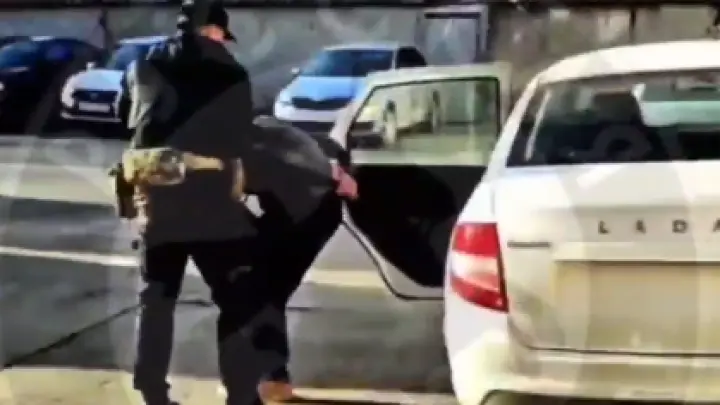 Гость с юга приставал к юной дочери бойца: русские мужчины разобрались