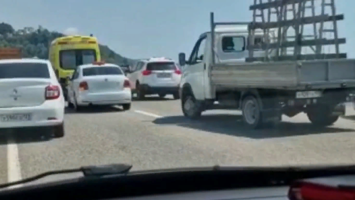 В Сочи полицейские нашли таксиста ехавшего за скорой