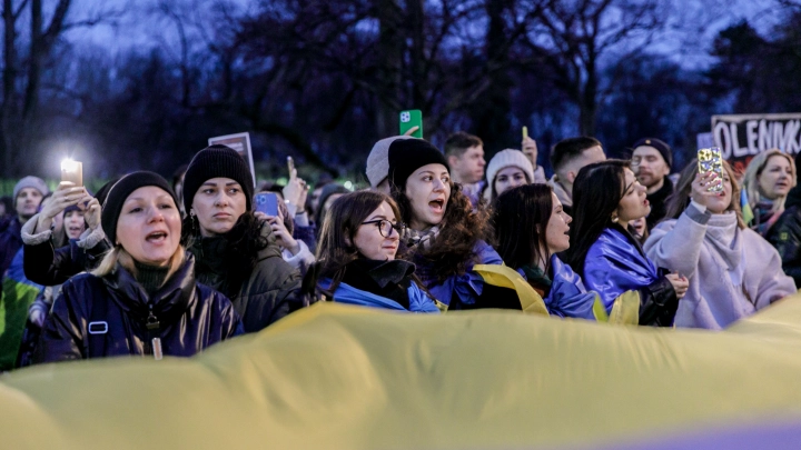 Украинским беженцам в США прозрачно намекнули, что пора собирать манатки: Ваша виза отозвана