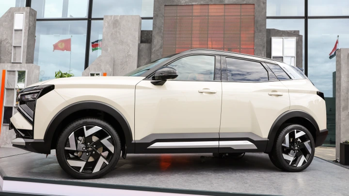 Под капотом точно не карлики? После презентации новой Lada Azimut появился вопрос