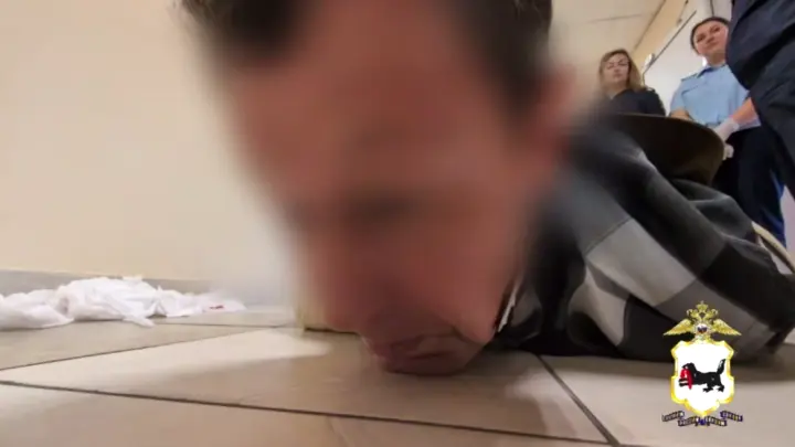 Мне, наверное, виднее: Пациент с ножом и газовым баллончиком напал на врачей в Иркутске