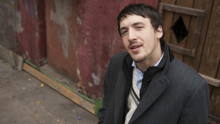 Концерты за еду. Смольянинов* начал петь в кафе и барах