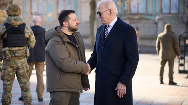 Украинцы заплатили за Байдена из своего кармана. Пришлось отдать миллионы