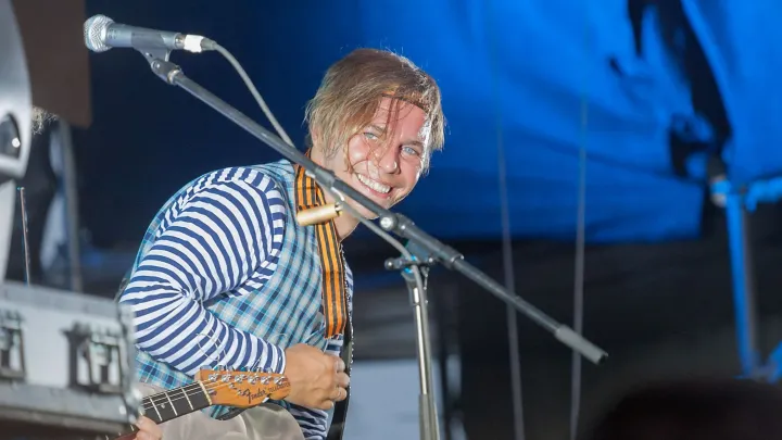 Куда пропал Илья Лагутенко? Как рок-музыкант пережил детскую драму и почему уехал из России