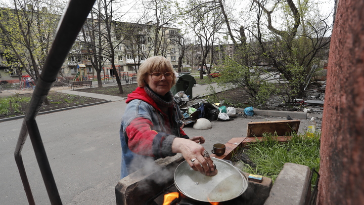 Женщины и дети: Минобороны России насчитало 80 эвакуированных гражданских с Азовстали