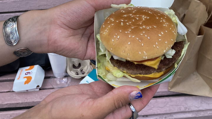 В суд — и точка: На русский McDonald’s подали иск из-за кражи названия
