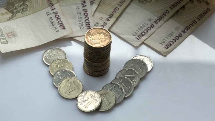 Курс доллара взлетел выше 100 рублей