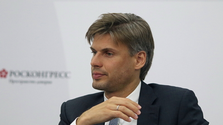 Глава Роскосмоса Баканов смутился, узнав о своей популярности среди женщин: видео