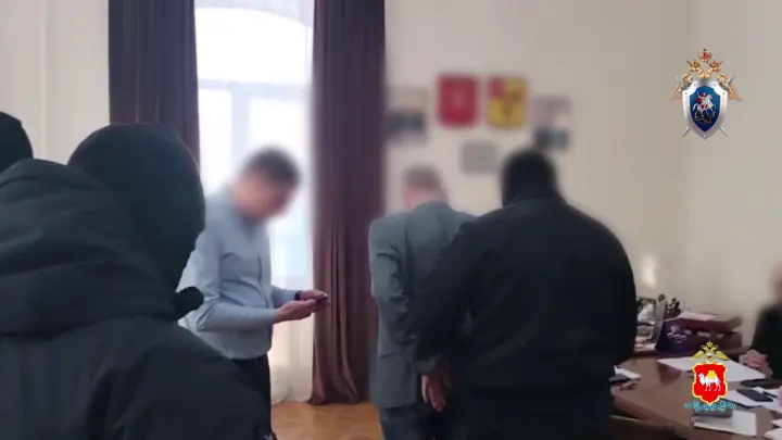 Вынул деньги из кармана: задержан замглавы южноуральского города
