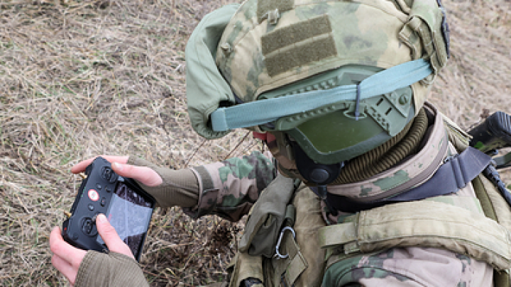 Украинский дрон необычной формы попал в поле зрения русского военного блогера