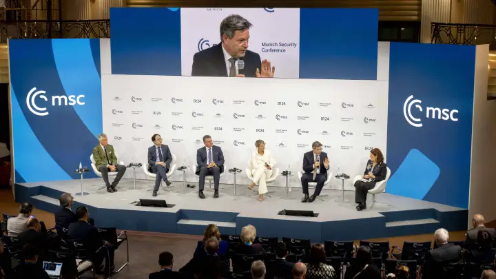 Это конец. Глава Мюнхенской конференции расплакался. Слёзы вместо тысячи слов Вэнса