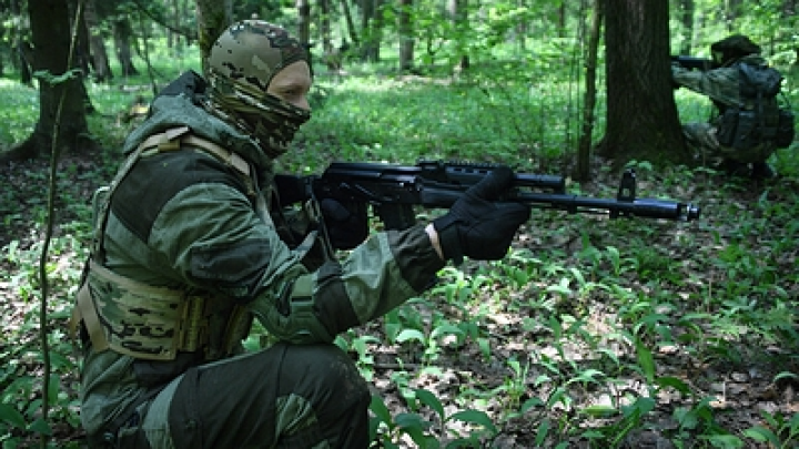 Русский боец сбил FPV-дрон броском автомата: момент попал на видео