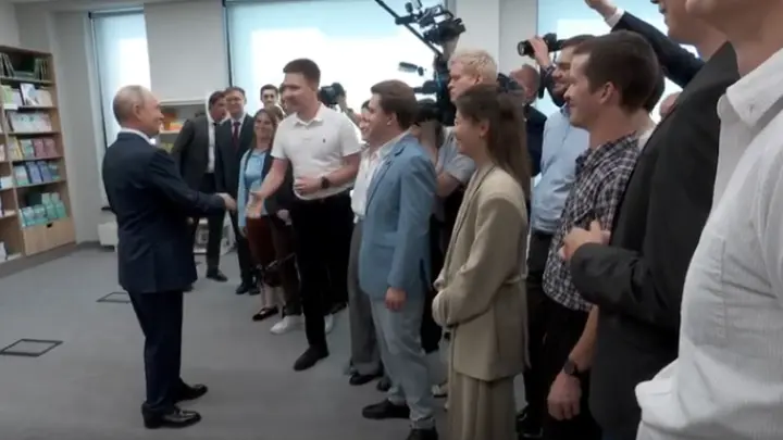 В Новосибирске Путин поговорил с молодыми учёными об их достижениях