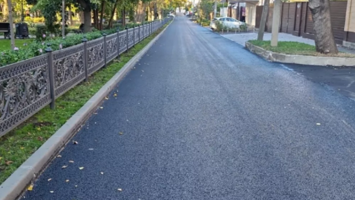 На улице Офицерской в Краснодаре уложили новый асфальт
