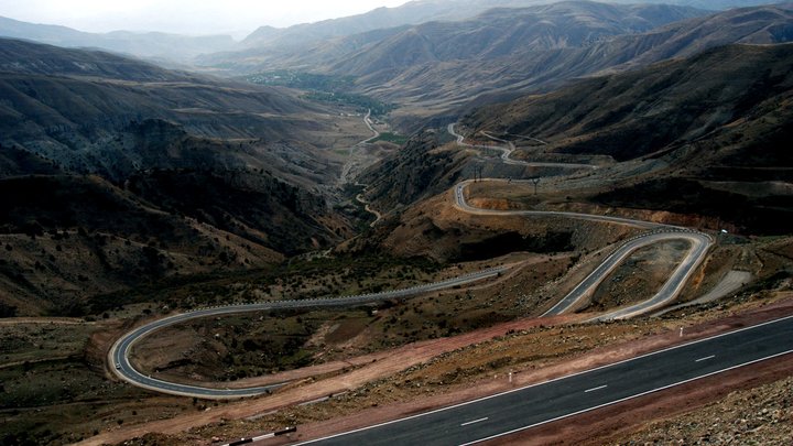 Жители Капана, перекрывшие трассу, озвучили свои требования