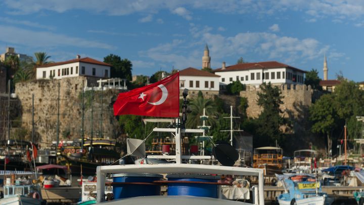 Драку в турецком отеле затеяла охрана, но наказали всё равно русских