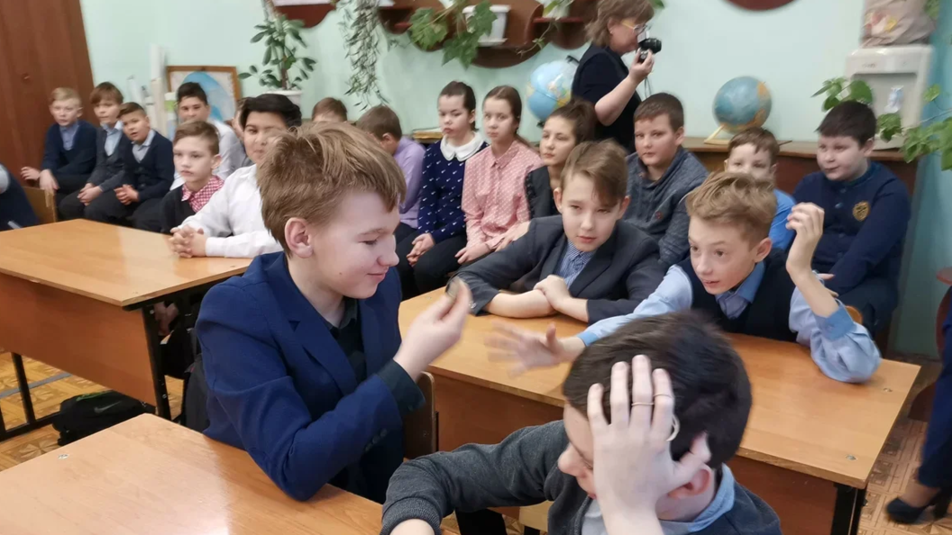 Сколько классов в лицее. Школа 35 Новосибирск. Школы в Молдавии. Карантин в школе. Школа 45 Новосибирск фото.