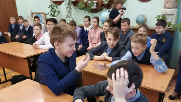 Ученикам лицея в Новосибирске запретили выходить на улицу до обеда