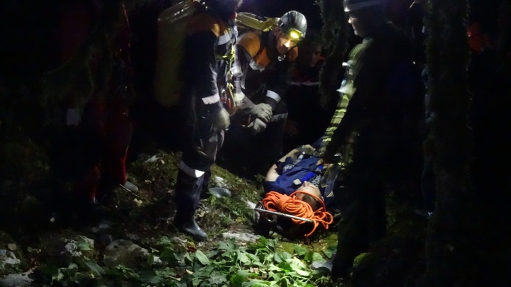 В Сочи турист сорвался со скалы