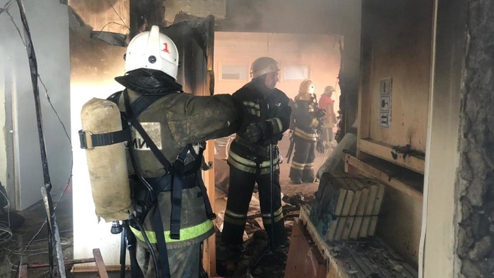 При пожаре в НИИ металлургии в Екатеринбурге погиб офисный сотрудник