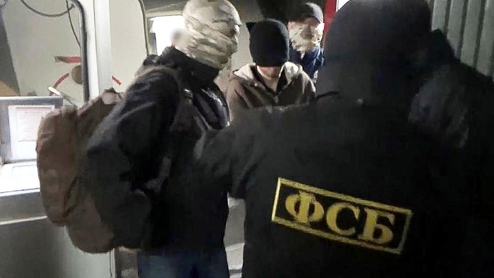 Сотрудники ФСБ проводят обыски на оборонном заводе в Челябинске