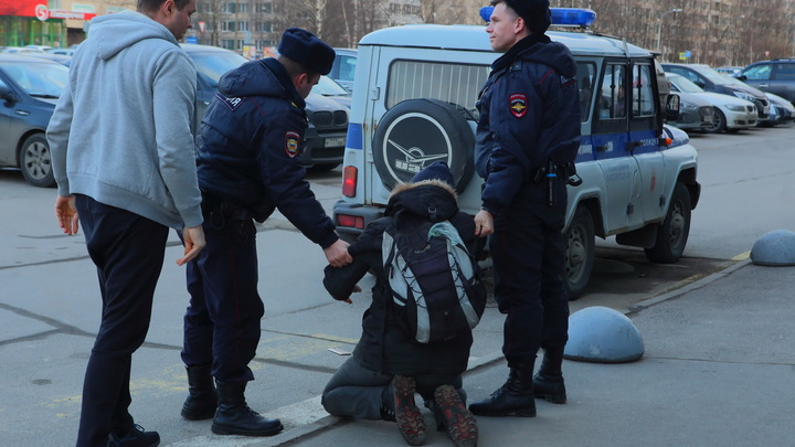 Жителей Новосибирска терроризирует освободившийся из заключения сосед