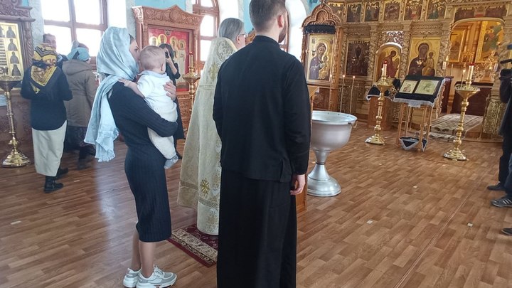 В Ростове крестили шестимесячного сына беженки из Донбасса