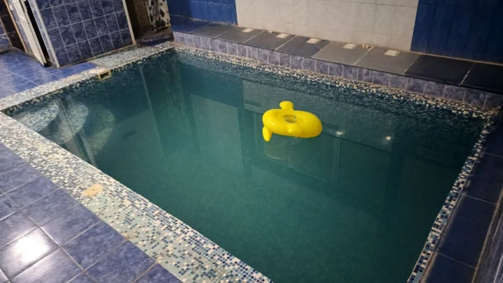 Один в глубоком бассейне: ребёнок утонул в банном комплексе Магнитогорска