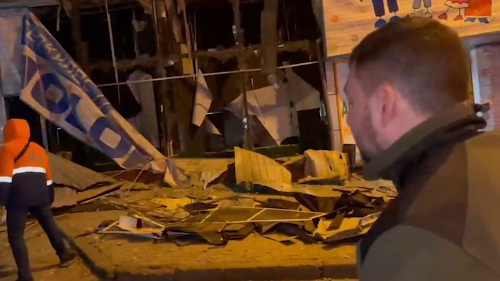 Денис Пушилин прибыл на место обстрела в центре Донецка. ВСУ ударили по магазину