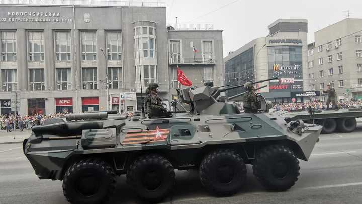 Несколько регионов России отменили парады на День Победы