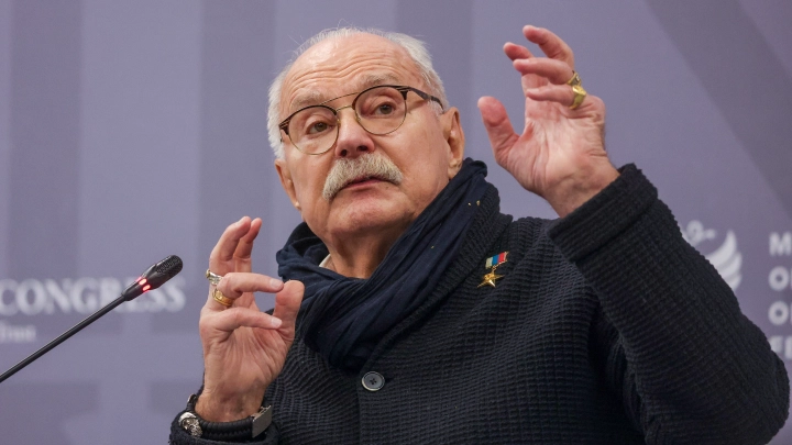 За русскими ведут круглосуточное наблюдение. Под благовидным предлогом: Слежку раскрыл Михалков