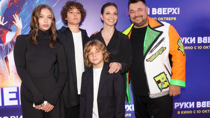 Я шепчу тебе нежно, любя: Сергей Жуков посвятил жене нежное видео со стихотворением