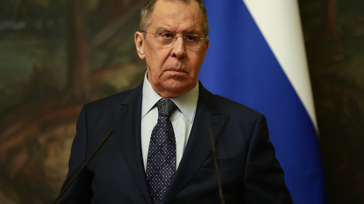 Лавров улыбкой ответил на давление в Сербии: Очень способный... молодец