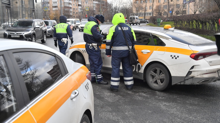 Агрегатора такси из Подмосковья впервые в России оштрафовали за передачу заказа непривитому водителю