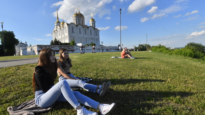 К Дню города 2022 Владимир украсят флагами с цветочным принтом