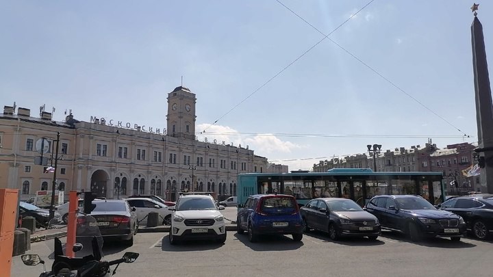 Поминутную оплату парковки ввели в Петербурге: что известно