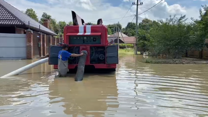 В Северском районе, где действует режим ЧС, река подтопила поселок Афипский