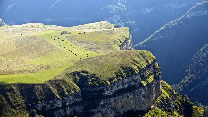 За туристами, пострадавшими от камнепада в КБР, отправят вертолёт