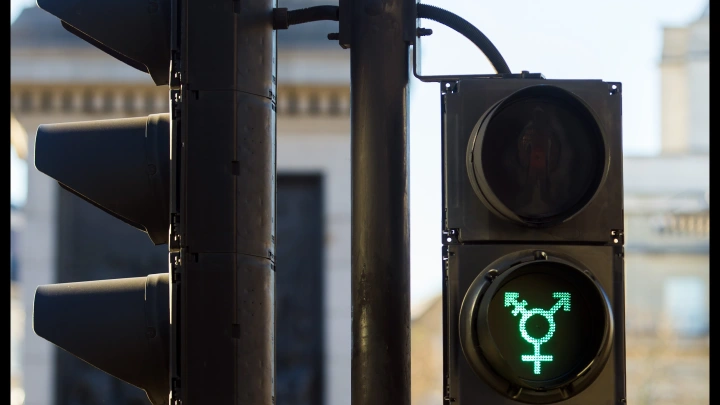 Трамп ещё не пришёл, а повесточку уже отменяют. В США запретили трансгендерам* играть за женские команды в школах