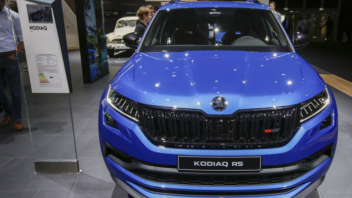 Новосибирцы не смогли забрать из салона оплаченный автомобиль