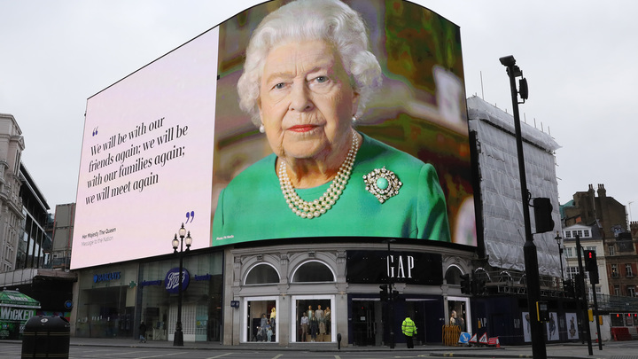 Без салюта и торжеств: Елизавета II отмечает 94-й день рождения