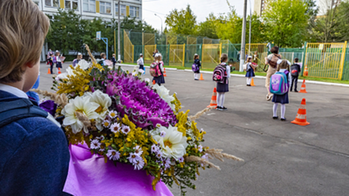 Новая школа в Октябрьском заполнена учениками лишь на две трети
